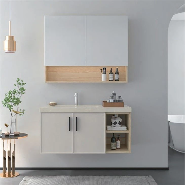 Lyst farget baderomsskap