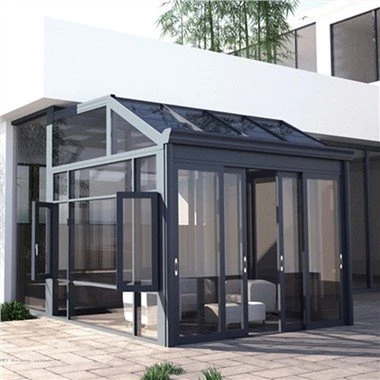 Solrom i aluminium med persienner