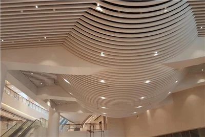 Aluminium perforert stripe takpanel 3,0 mm solide paneler